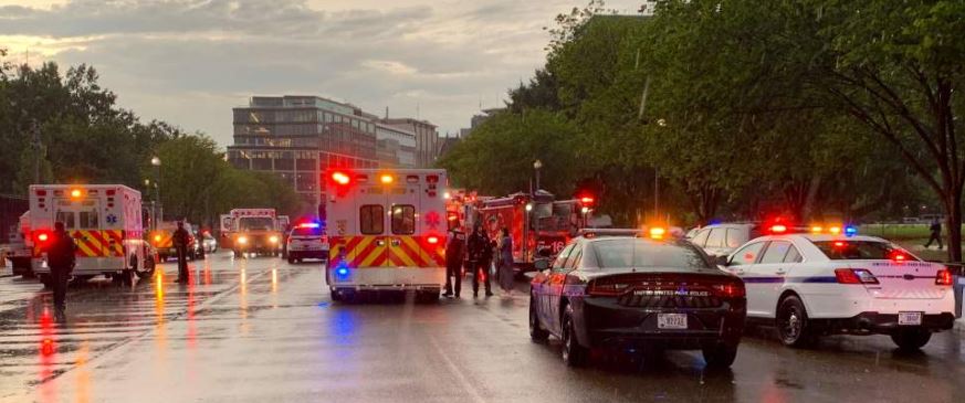 4 people are in serious condition after being struck by lightning in the park in front of the White House